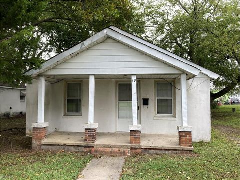 Photo of 19 Bernard Avenue, Hampton, VA 23669 (MLS # 10637116)