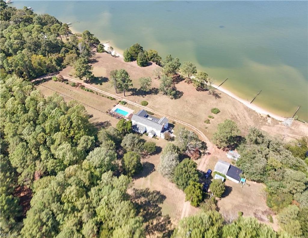 Photo of 522 Felton Road, Deltaville, VA 23043 (MLS # 10622640)
