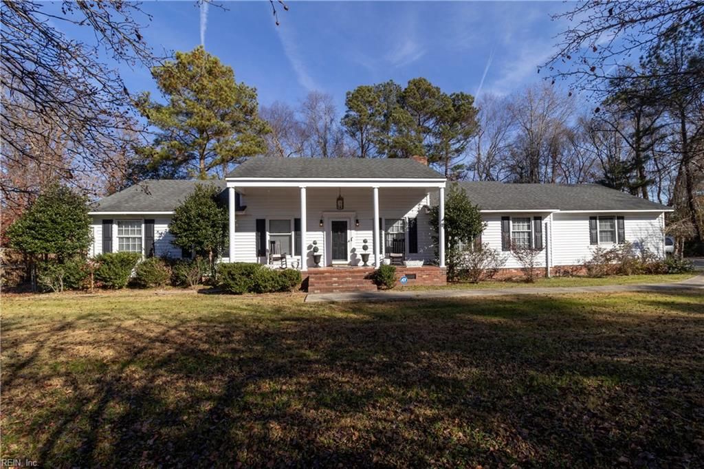 Photo of 25461 Woodland Park Circle, Courtland, VA 23837 (MLS # 10612392)