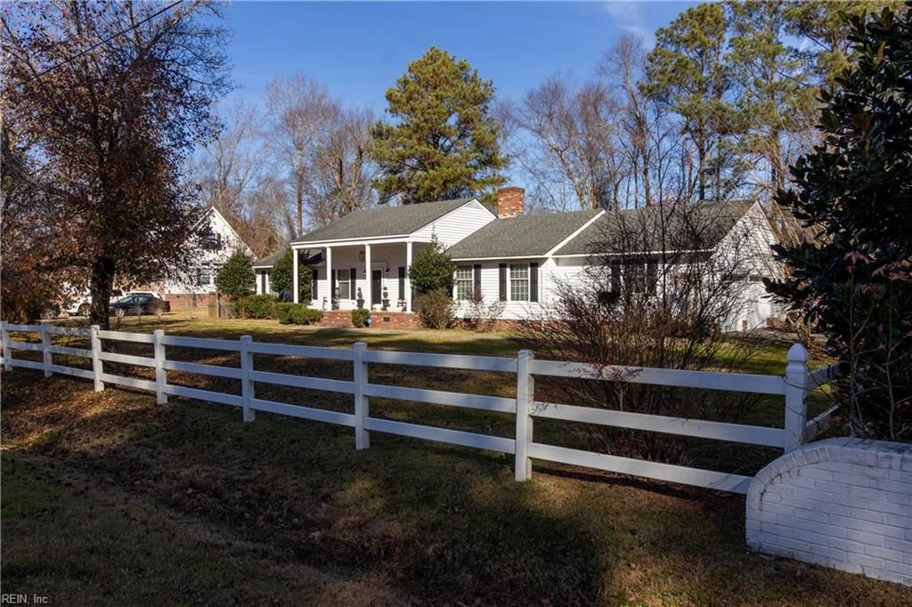 Photo of 25461 Woodland Park Circle, Courtland, VA 23837 (MLS # 10612392)