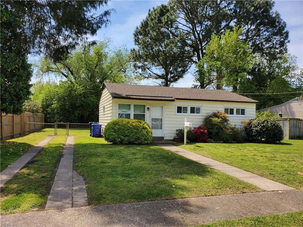 Photo of 411 Gloucester Avenue, Portsmouth, VA 23702 (MLS # 10647258)