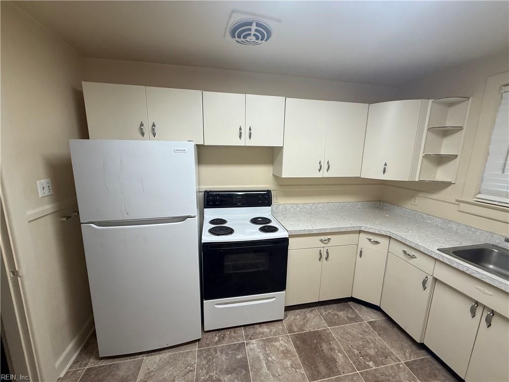 Photo of 110 E Tyler Crescent #3, Portsmouth, VA 23707 (MLS # 10617820)