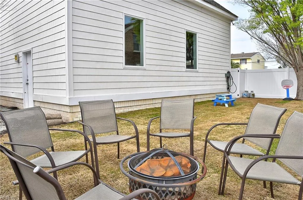 Virginia Beach, Virginia 23455, United States, 7 Bedrooms Bedrooms, ,4 BathroomsBathrooms,Residential,Active,101396