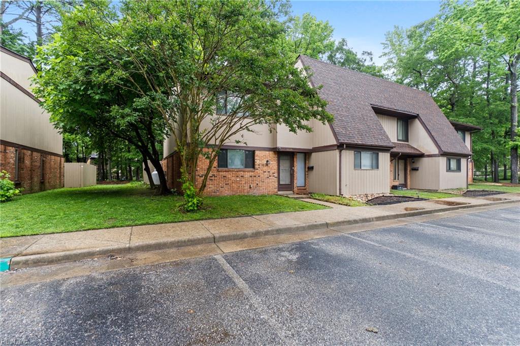 1039 Willow Green DR
