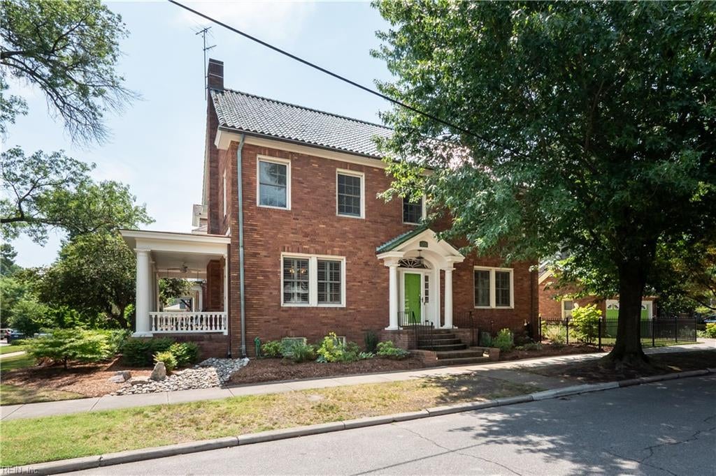 Photo of 1308 Manteo Dr Street, Norfolk, VA 23517 (MLS # 10639419)
