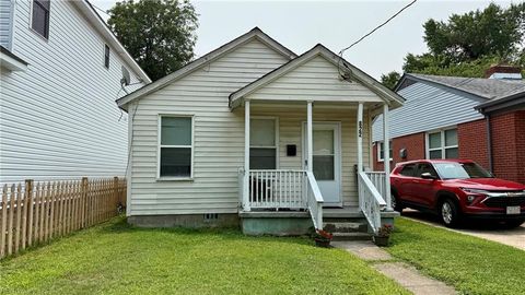 Photo of 822 31st Street, Newport News, VA 23607 (MLS # 10644319)