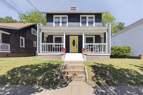 Photo of 2010 Chestnut Avenue, Newport News, VA 23607 (MLS # 10633453)