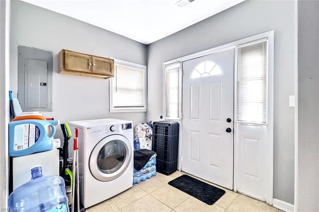 Norfolk, Virginia 23513, United States, 3 Bedrooms Bedrooms, ,2 BathroomsBathrooms,Residential,Active,183688