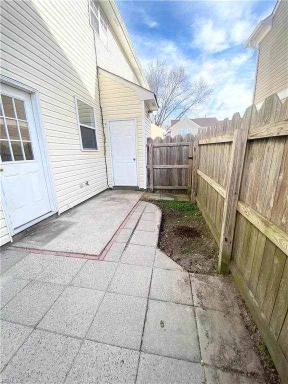 Chesapeake, Virginia 23320, United States, 3 Bedrooms Bedrooms, ,3 BathroomsBathrooms,Residential,Pending,11525