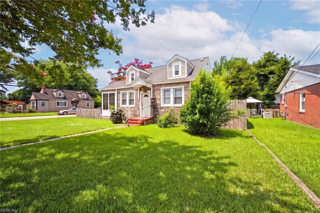 Photo of 2218 Staunton Avenue, Portsmouth, VA 23704 (MLS # 10643019)