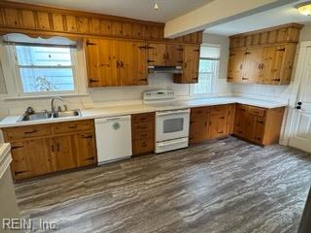 Photo of 42 Chatham Road, Portsmouth, VA 23702 (MLS # 10608722)