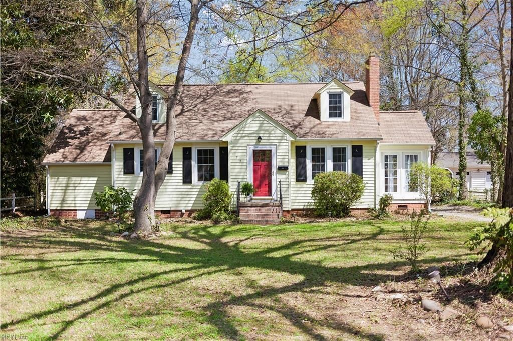 Photo of 128 Botetourt Road, Newport News, VA 23601 (MLS # 10628150)