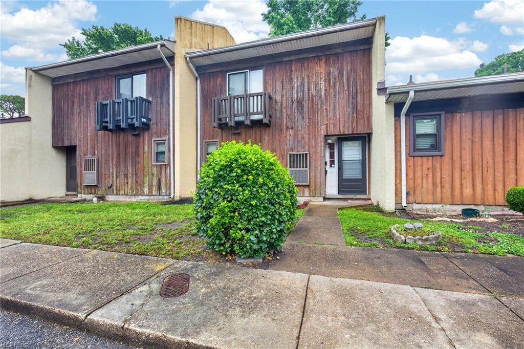 Photo of 1435 Longdale Drive, Norfolk, VA 23513 (MLS # 10637186)