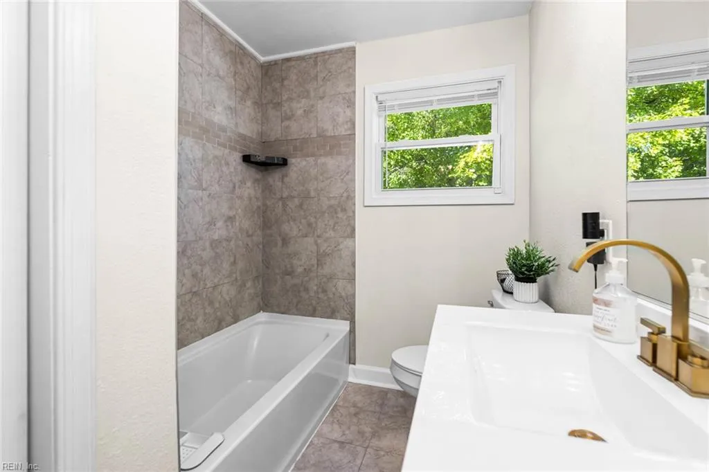 Virginia Beach, Virginia 23452, United States, 3 Bedrooms Bedrooms, ,2 BathroomsBathrooms,Residential,Active,231938