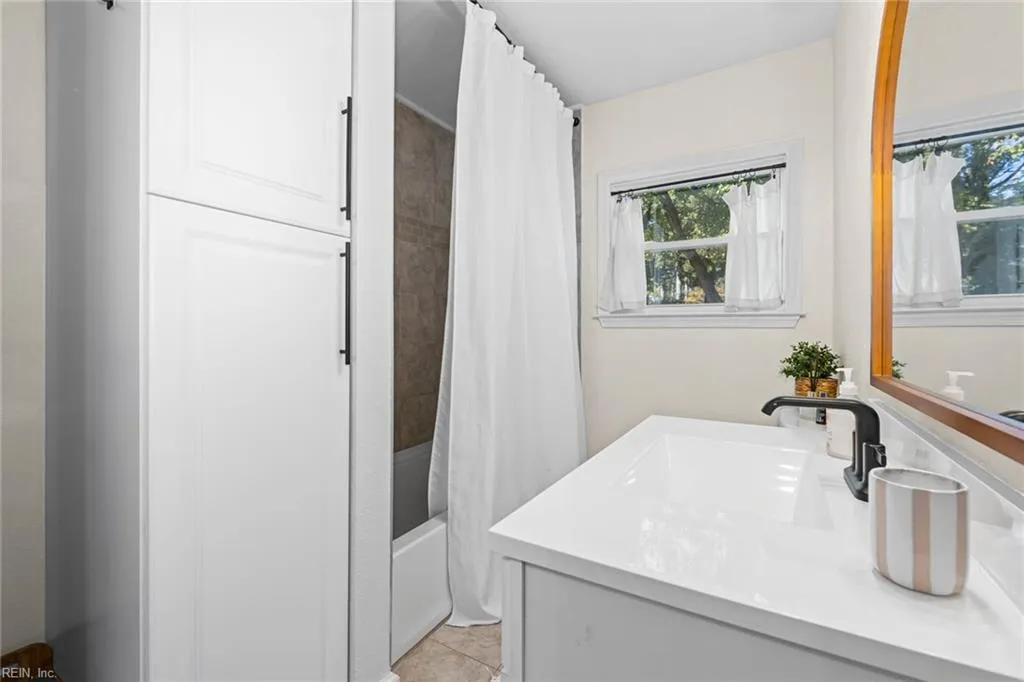 Virginia Beach, Virginia 23452, United States, 3 Bedrooms Bedrooms, ,2 BathroomsBathrooms,Residential,Active,231938