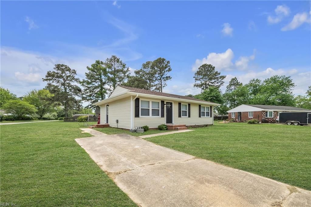 Photo of 613 Bentley Drive, Suffolk, VA 23434 (MLS # 10630819)