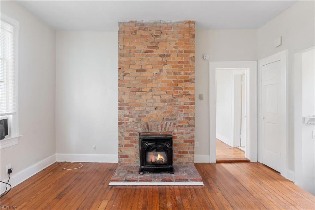 Photo of 407 Warren Crescent #2, Norfolk, VA 23507 (MLS # 10627430)