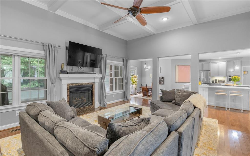 2544 Bombay LNDG