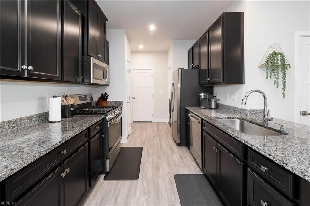 Smithfield, Virginia 23430, United States, 3 Bedrooms Bedrooms, ,3 BathroomsBathrooms,Residential,Pending,20301