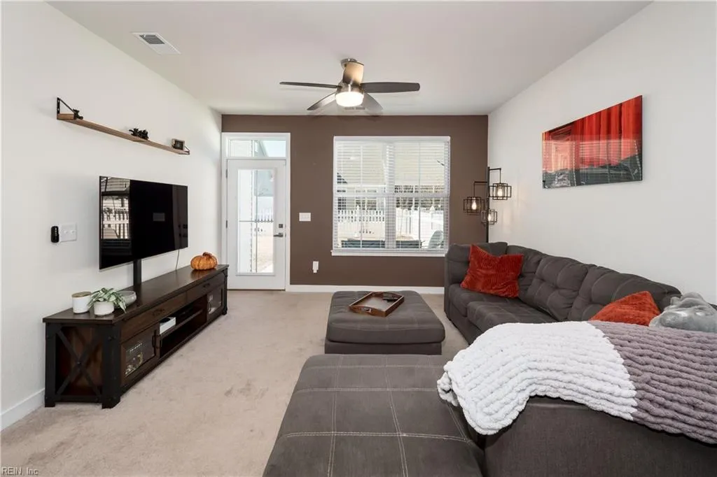 Smithfield, Virginia 23430, United States, 3 Bedrooms Bedrooms, ,3 BathroomsBathrooms,Residential,Pending,20301