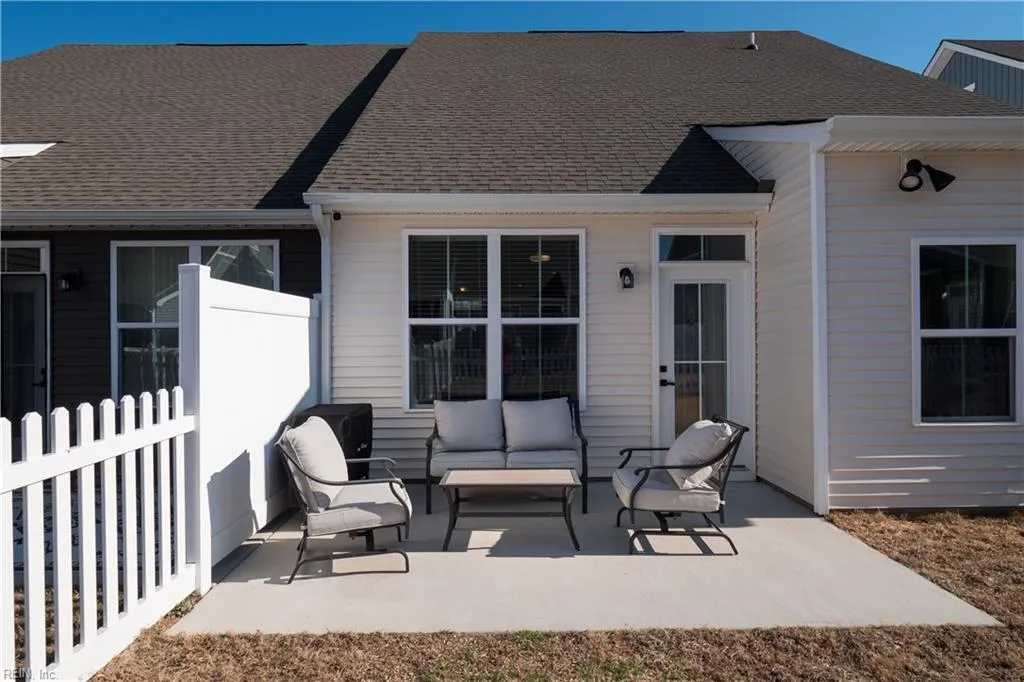 Smithfield, Virginia 23430, United States, 3 Bedrooms Bedrooms, ,3 BathroomsBathrooms,Residential,Pending,20301