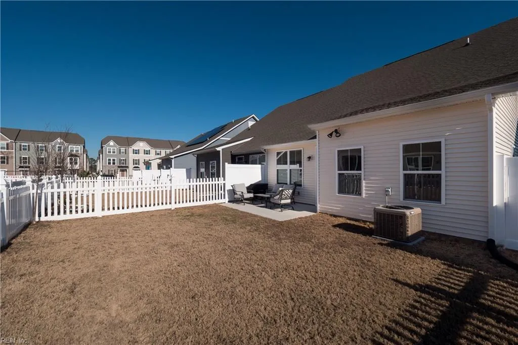 Smithfield, Virginia 23430, United States, 3 Bedrooms Bedrooms, ,3 BathroomsBathrooms,Residential,Pending,20301