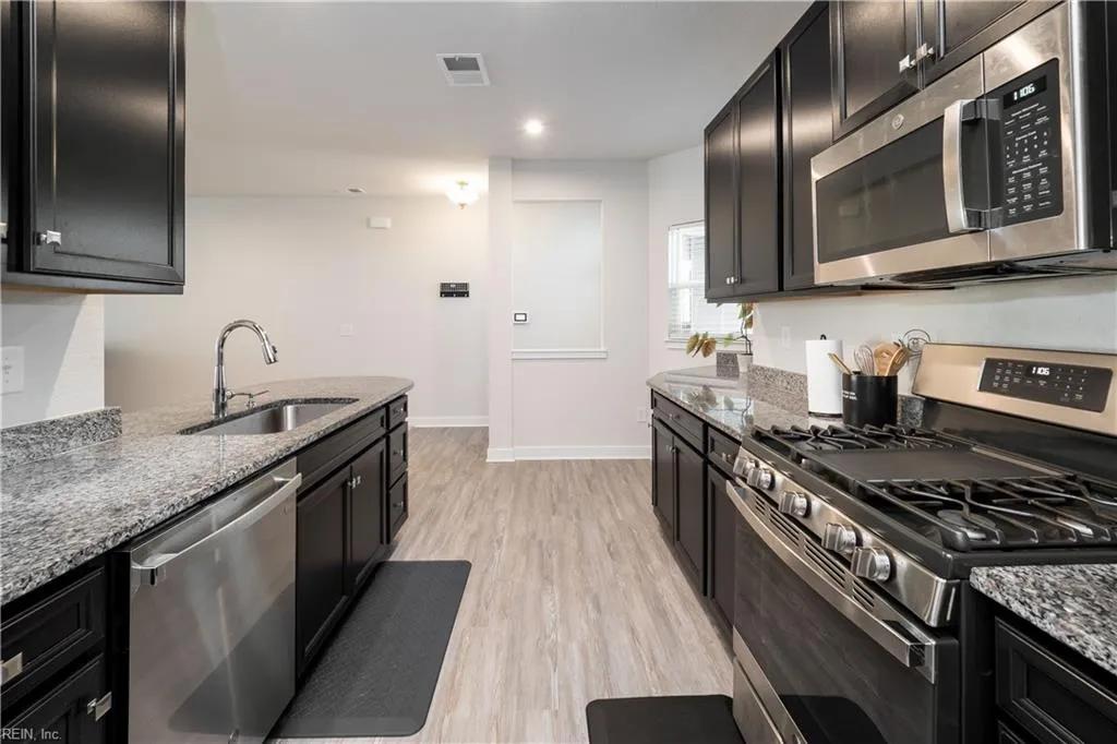 Smithfield, Virginia 23430, United States, 3 Bedrooms Bedrooms, ,3 BathroomsBathrooms,Residential,Pending,20301