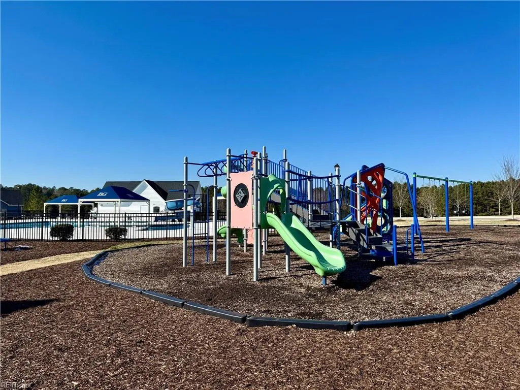 Smithfield, Virginia 23430, United States, 3 Bedrooms Bedrooms, ,3 BathroomsBathrooms,Residential,Pending,20301