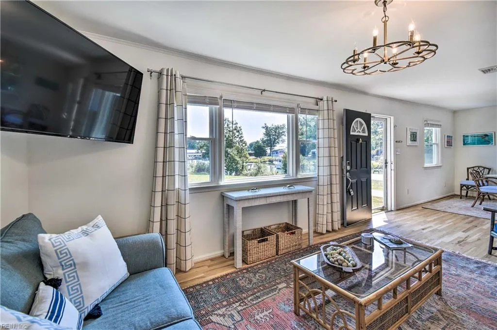 Deltaville, Virginia 23043, United States, 3 Bedrooms Bedrooms, ,1 BathroomBathrooms,Residential,Active,96919