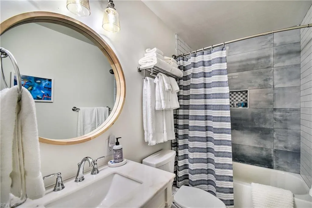 Deltaville, Virginia 23043, United States, 3 Bedrooms Bedrooms, ,1 BathroomBathrooms,Residential,Active,96919