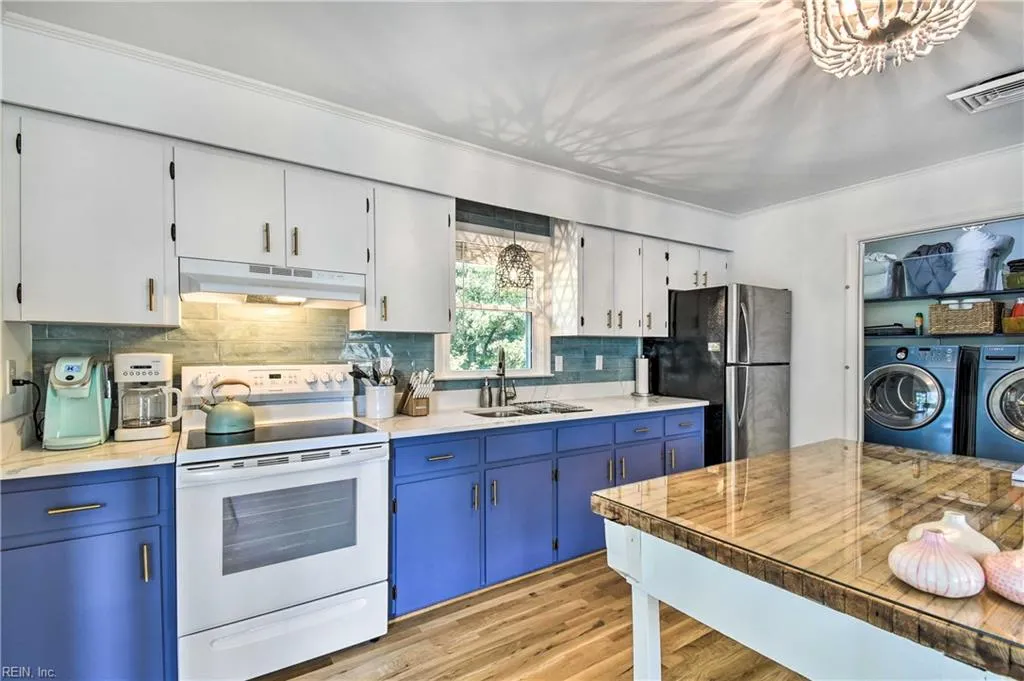 Deltaville, Virginia 23043, United States, 3 Bedrooms Bedrooms, ,1 BathroomBathrooms,Residential,Active,96919