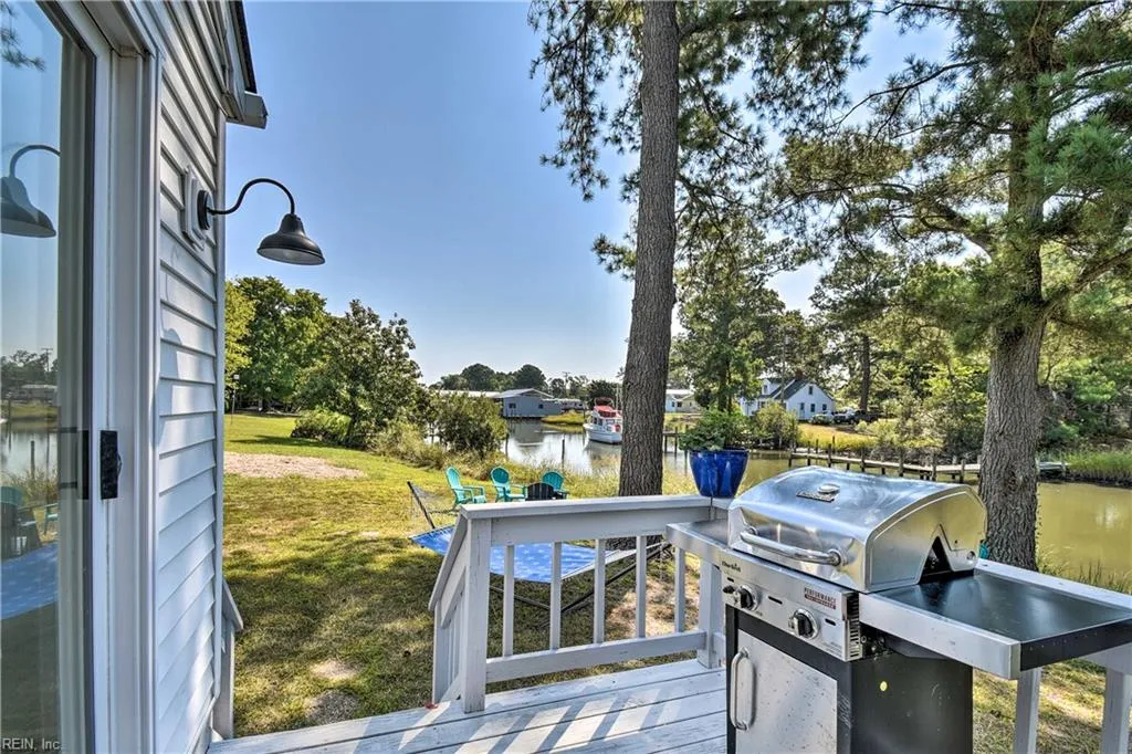 Deltaville, Virginia 23043, United States, 3 Bedrooms Bedrooms, ,1 BathroomBathrooms,Residential,Active,96919