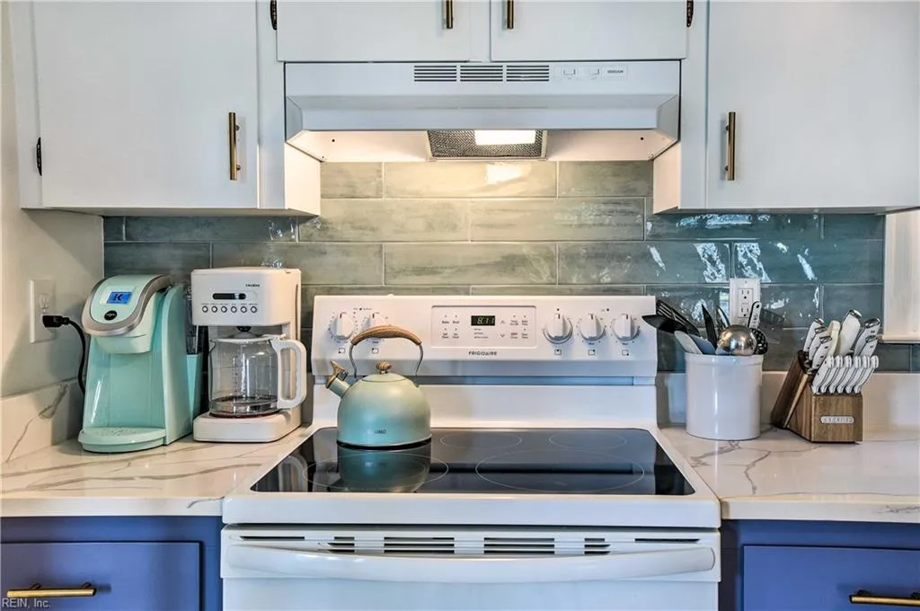 Deltaville, Virginia 23043, United States, 3 Bedrooms Bedrooms, ,1 BathroomBathrooms,Residential,Active,96919