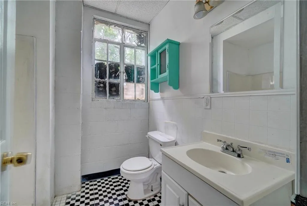 Smithfield, Virginia 23430, United States, ,Commercial,Active,60628