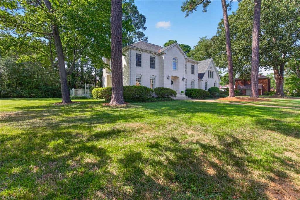 Photo of 821 Quail Pointe Cove, Virginia Beach, VA 23454 (MLS # 10643553)