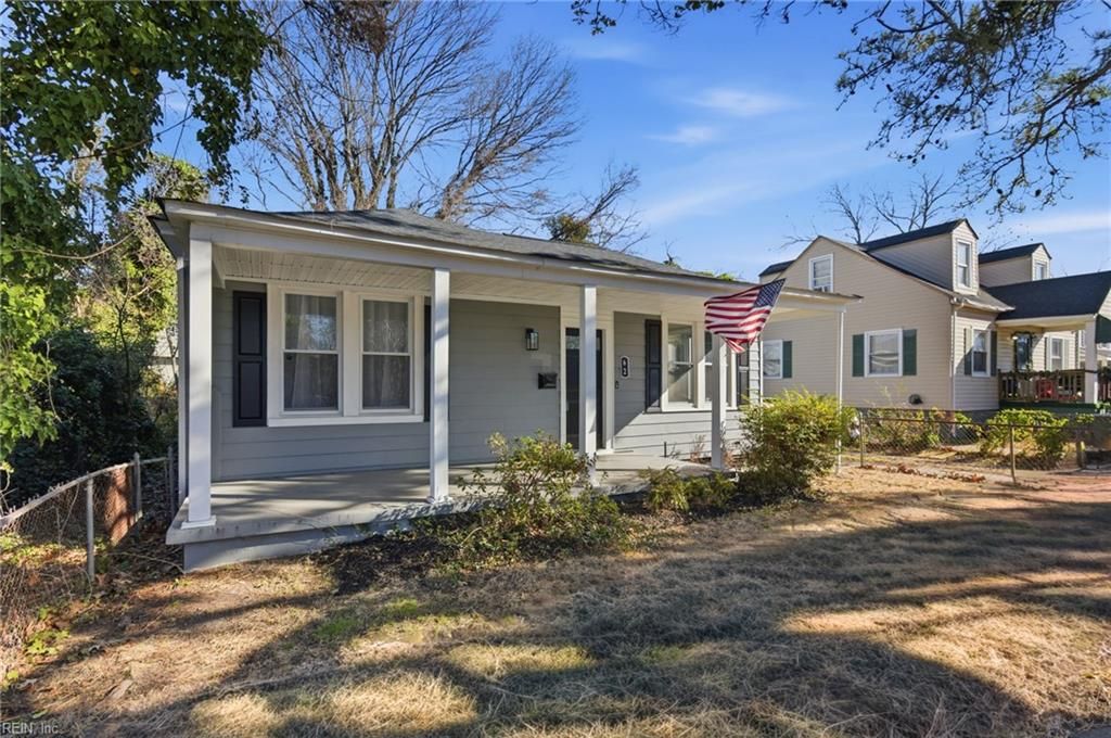 Photo of 62 Buxton Avenue, Newport News, VA 23607 (MLS # 10615818)