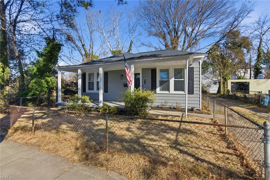 Photo of 62 Buxton Avenue, Newport News, VA 23607 (MLS # 10615818)