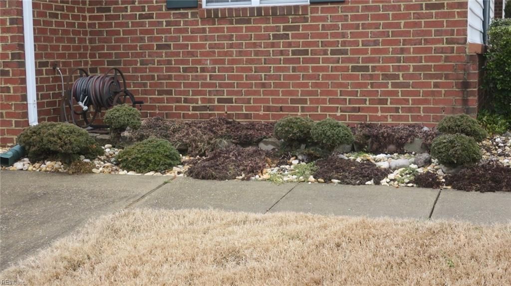 Photo of 220 Belmont Circle, Yorktown, VA 23693 (MLS # 10619353)