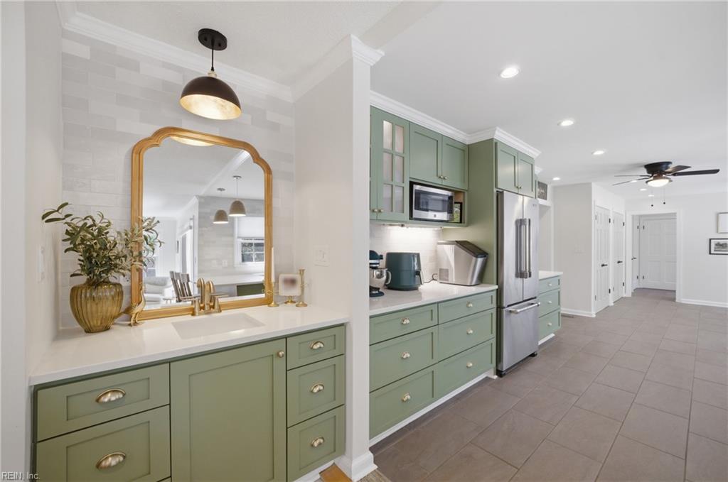 Virginia Beach, Virginia, 23454, United States, 5 Bedrooms Bedrooms, ,3 BathroomsBathrooms,Residential,Active,2042207