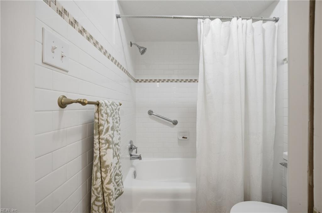 Virginia Beach, Virginia, 23454, United States, 5 Bedrooms Bedrooms, ,3 BathroomsBathrooms,Residential,Active,2042207