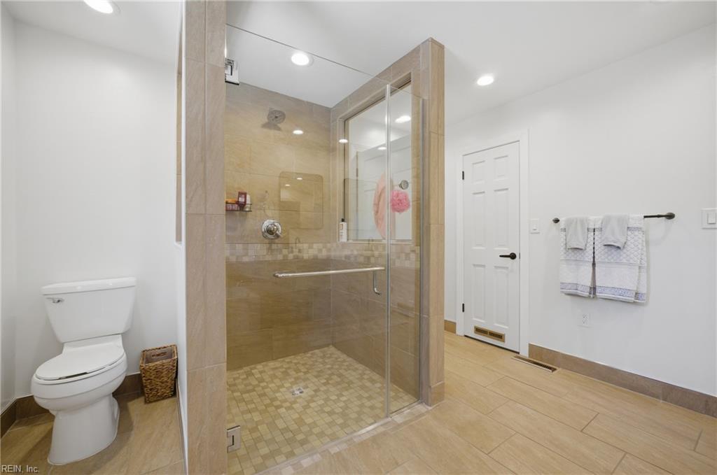 Virginia Beach, Virginia, 23454, United States, 5 Bedrooms Bedrooms, ,3 BathroomsBathrooms,Residential,Active,2042207