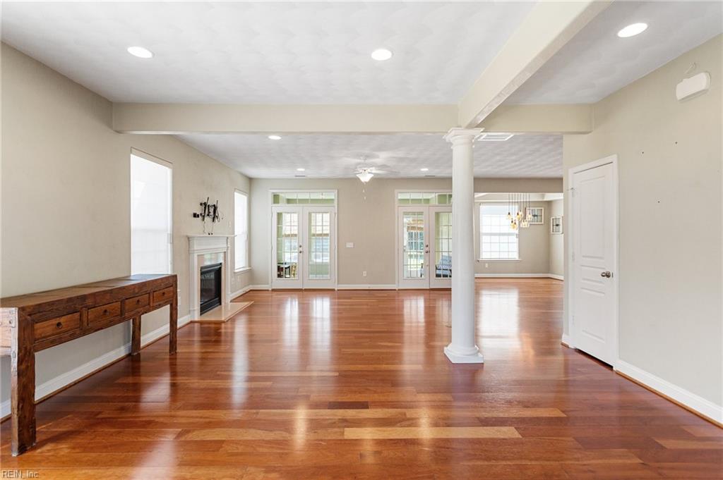 1101 Knights Bridge LN