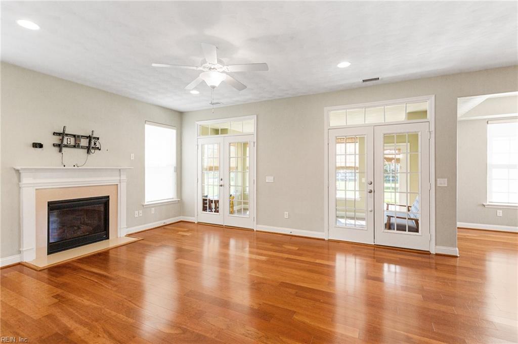 1101 Knights Bridge LN