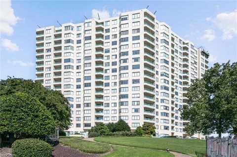Photo of 7501 River Road #16D, Newport News, VA 23607 (MLS # 10604489)