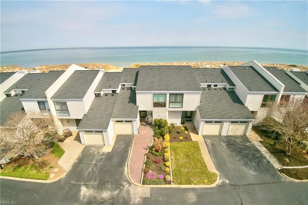 Virginia Beach, Virginia 23451, United States, 3 Bedrooms Bedrooms, ,3 BathroomsBathrooms,Residential,Pending,12704