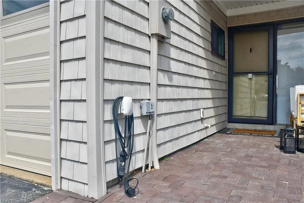 Virginia Beach, Virginia 23451, United States, 3 Bedrooms Bedrooms, ,3 BathroomsBathrooms,Residential,Pending,12704