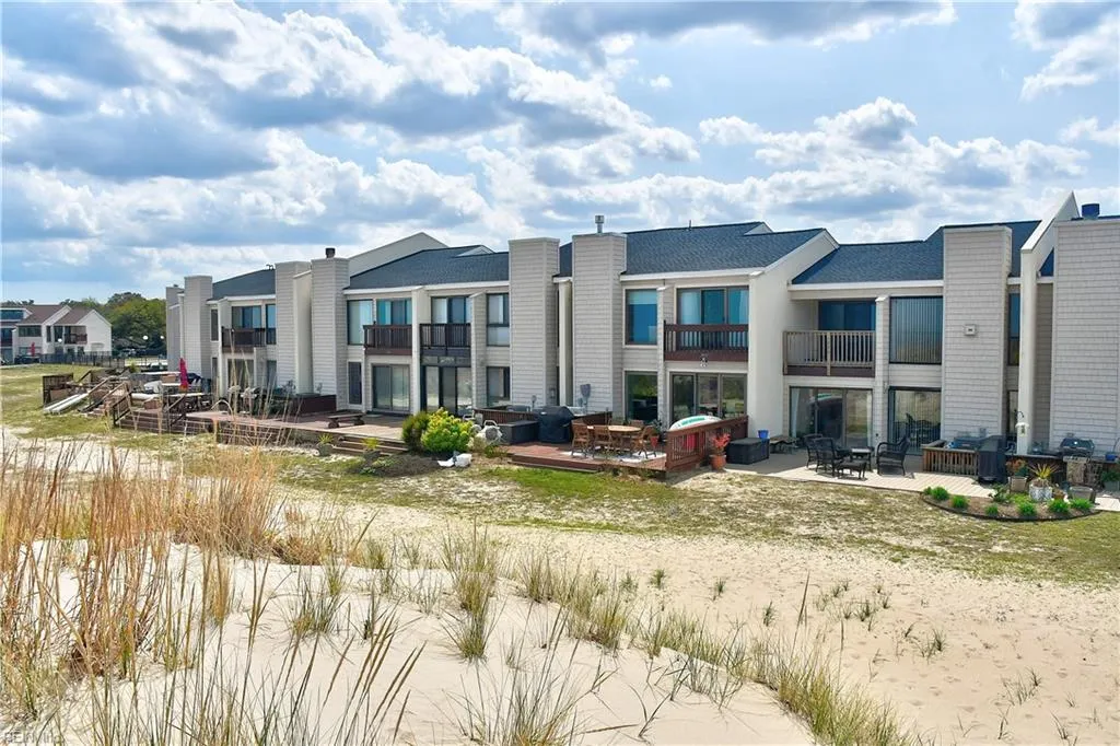 Virginia Beach, Virginia 23451, United States, 3 Bedrooms Bedrooms, ,3 BathroomsBathrooms,Residential,Pending,12704