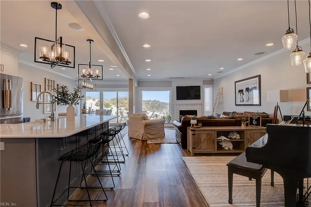 Virginia Beach, Virginia 23451, United States, 3 Bedrooms Bedrooms, ,3 BathroomsBathrooms,Residential,Pending,12704