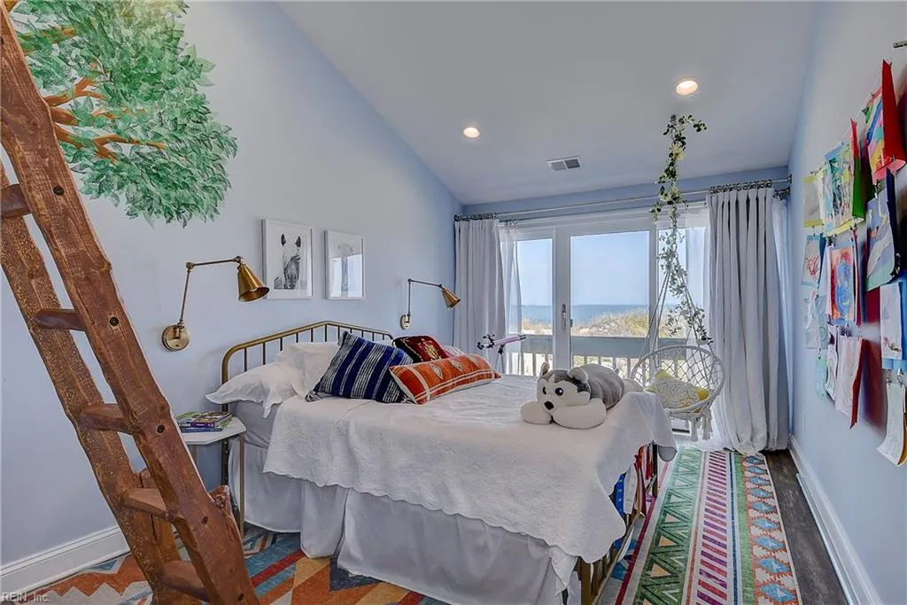 Virginia Beach, Virginia 23451, United States, 3 Bedrooms Bedrooms, ,3 BathroomsBathrooms,Residential,Pending,12704