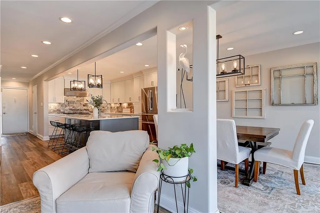 Virginia Beach, Virginia 23451, United States, 3 Bedrooms Bedrooms, ,3 BathroomsBathrooms,Residential,Pending,12704